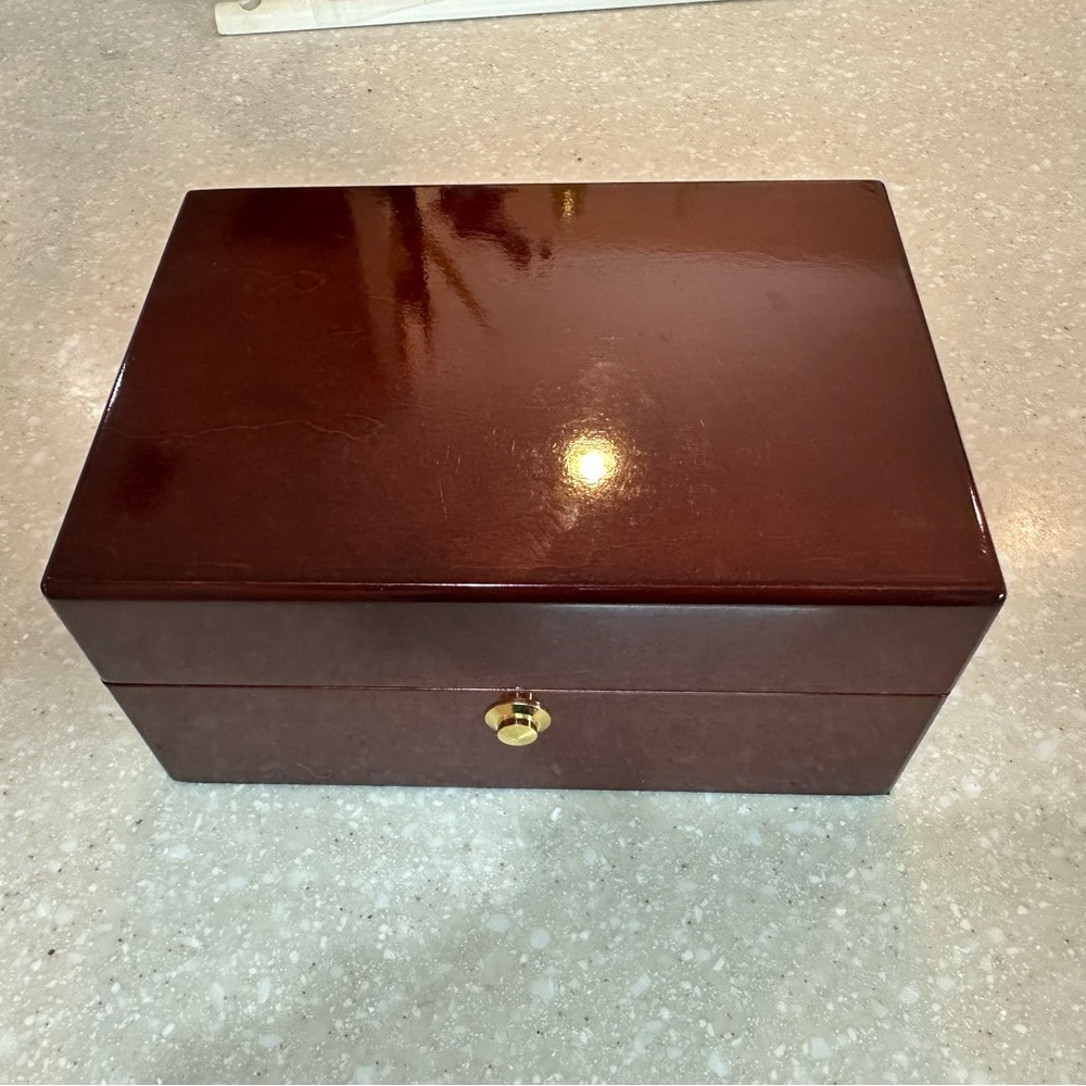 Men’s Gevril automatic watch with original box and extra links. 100% authentic.